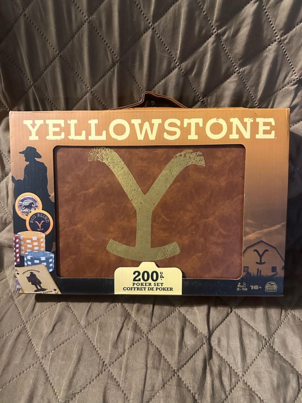 Yellowstone Brown Poker Set - Yellowstone 200-Piece Card Game Kit